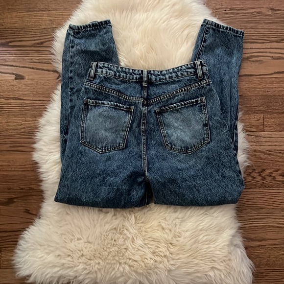 Ripped light wash straight jeans never worn - Picture 2 of 2